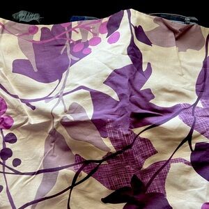 Queen bedding set. Gently used. Front Bed, bath & beyond